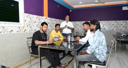 why-tourists-love-dining-restaurants-deomali